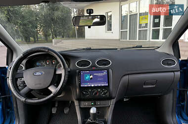 Хэтчбек Ford Focus 2005 в 