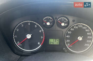 Хэтчбек Ford Focus 2005 в 