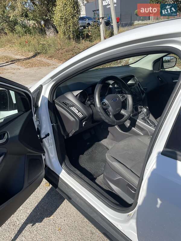 Седан Ford Focus 2014 в Киеве фото 10 Седан Ford Focus 2014 в Киеве