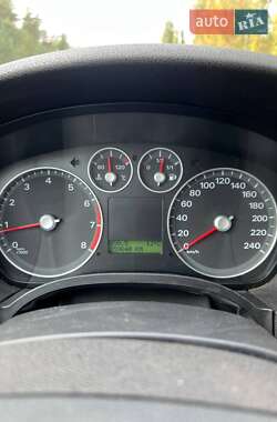 Хэтчбек Ford Focus 2006 в 