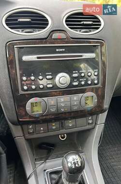 Хэтчбек Ford Focus 2006 в 