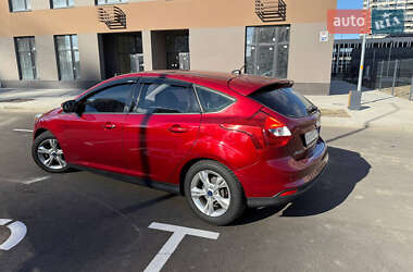 Хэтчбек Ford Focus 2013 в 