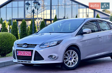 Хэтчбек Ford Focus 2011 в 
