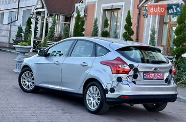 Хэтчбек Ford Focus 2011 в 