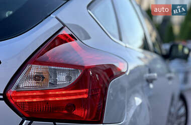 Хэтчбек Ford Focus 2011 в 
