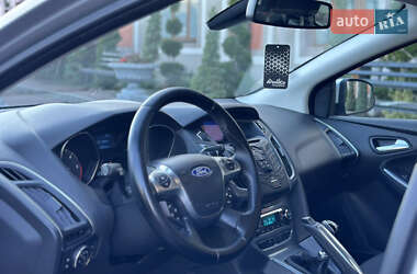 Хэтчбек Ford Focus 2011 в 