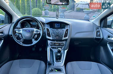 Хэтчбек Ford Focus 2011 в 