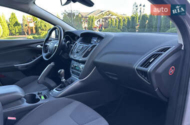 Хэтчбек Ford Focus 2011 в 