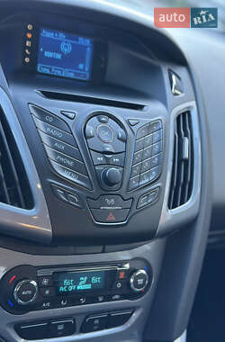 Хэтчбек Ford Focus 2011 в 