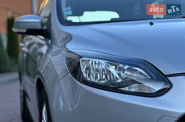 Хэтчбек Ford Focus 2011 в 