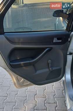 Хэтчбек Ford Focus 2006 в 