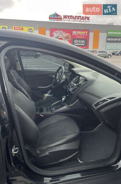 Хэтчбек Ford Focus 2012 в 