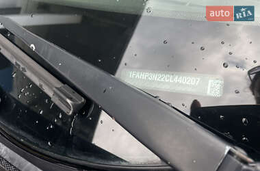 Хэтчбек Ford Focus 2012 в 