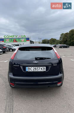 Хэтчбек Ford Focus 2005 в 