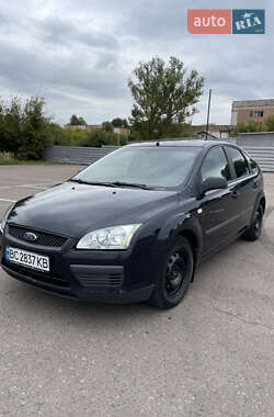 Хэтчбек Ford Focus 2005 в 