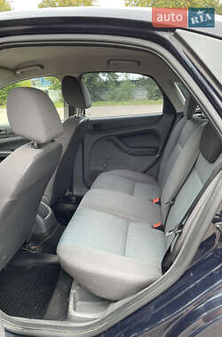 Хэтчбек Ford Focus 2005 в 