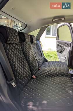 Хэтчбек Ford Focus 2010 в 
