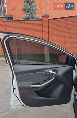 Хетчбек Ford Focus 2011 в 