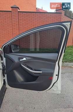 Хетчбек Ford Focus 2011 в 
