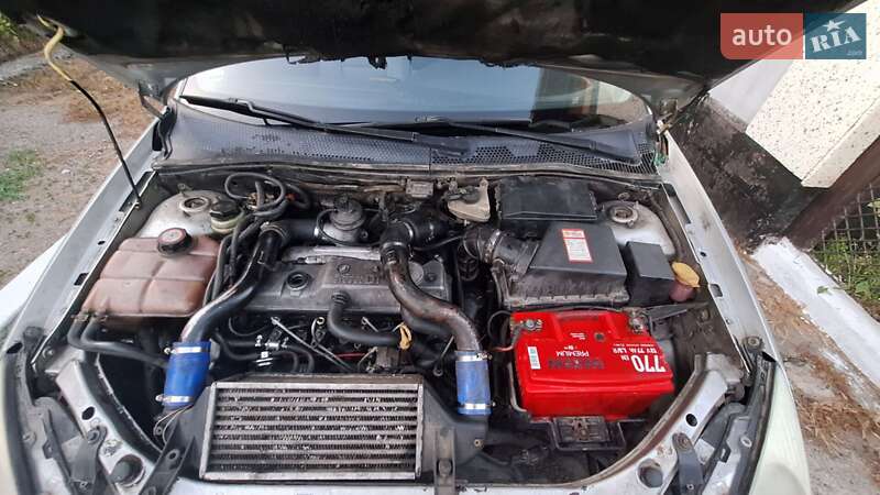 Хэтчбек Ford Focus 2000 в Виннице