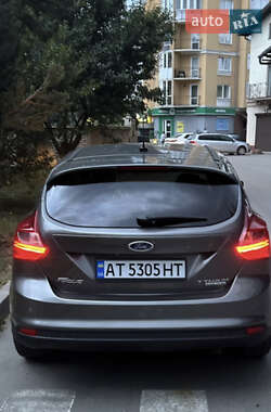 Хэтчбек Ford Focus 2012 в 