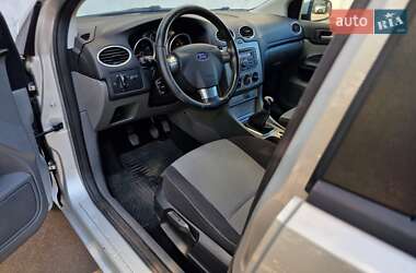Хэтчбек Ford Focus 2010 в 