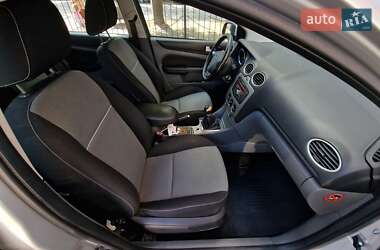 Хэтчбек Ford Focus 2010 в 