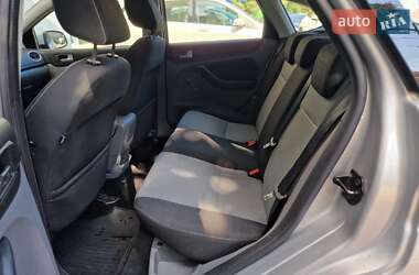 Хэтчбек Ford Focus 2010 в 