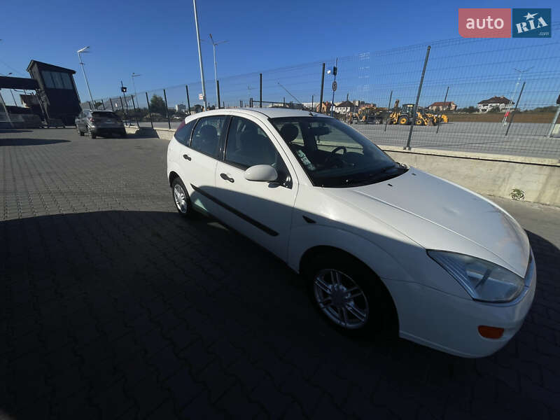 Хэтчбек Ford Focus 2000 в Черновцах