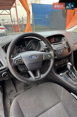 Хетчбек Ford Focus 2015 в 