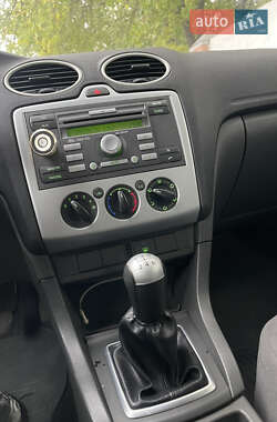 Хэтчбек Ford Focus 2006 в 
