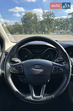Седан Ford Focus 2016 в 