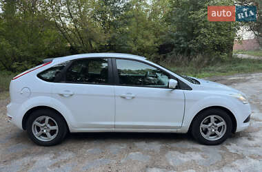 Хэтчбек Ford Focus 2011 в 