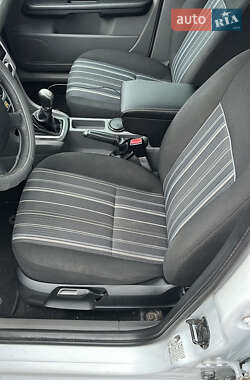 Хэтчбек Ford Focus 2011 в 