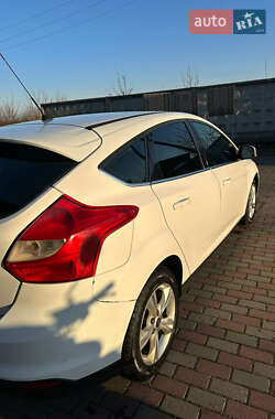 Хэтчбек Ford Focus 2013 в 
