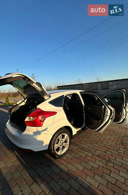 Хэтчбек Ford Focus 2013 в 