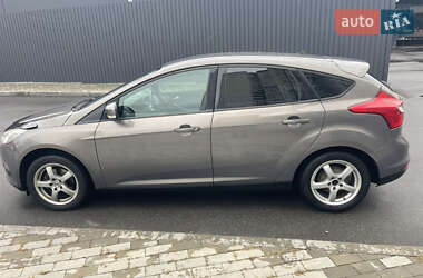 Хэтчбек Ford Focus 2011 в 