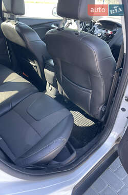 Хэтчбек Ford Focus 2013 в 