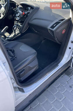 Хэтчбек Ford Focus 2013 в 