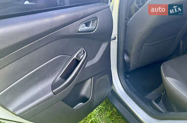 Седан Ford Focus 2014 в  фото 10 Седан Ford Focus 2014 в