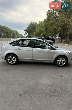 Хэтчбек Ford Focus 2010 в 