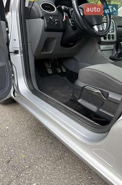 Хэтчбек Ford Focus 2010 в 