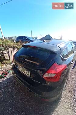 Хэтчбек Ford Focus 2012 в 