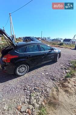 Хэтчбек Ford Focus 2012 в 