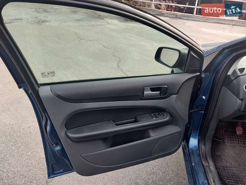 Хэтчбек Ford Focus 2007 в Киеве