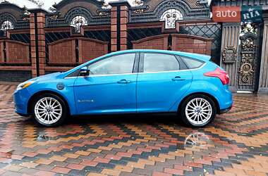 Хетчбек Ford Focus 2012 в 