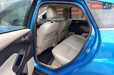 Хетчбек Ford Focus 2012 в 
