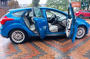 Хетчбек Ford Focus 2012 в 