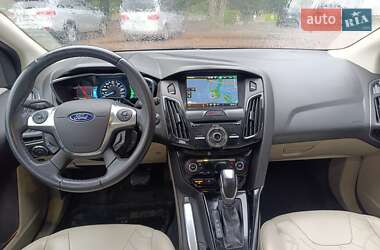 Хетчбек Ford Focus 2012 в 