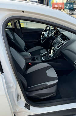 Хэтчбек Ford Focus 2013 в 